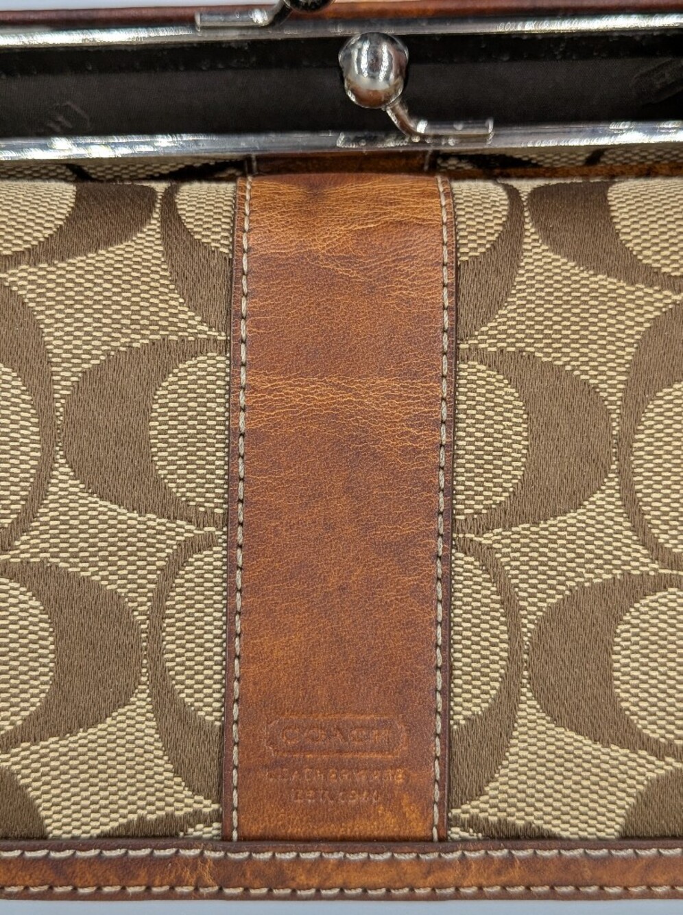 Coach Vintage Signature Kisslock Wallet Khaki Canvas Brown Leather Leatherware - Picture 16 of 16